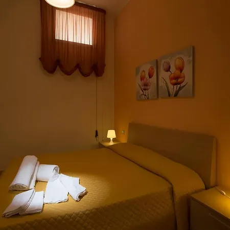 The Flowered Courtyard Srl شقة تراباني